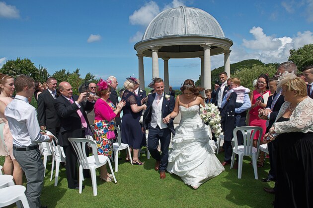 natural photography after the outdoor wedding ceremony